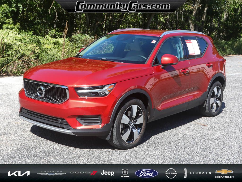 2019 Volvo XC40 Momentum photo 2