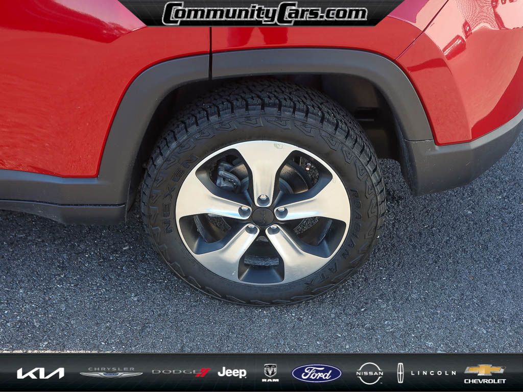 2018 Jeep Compass Latitude photo 2