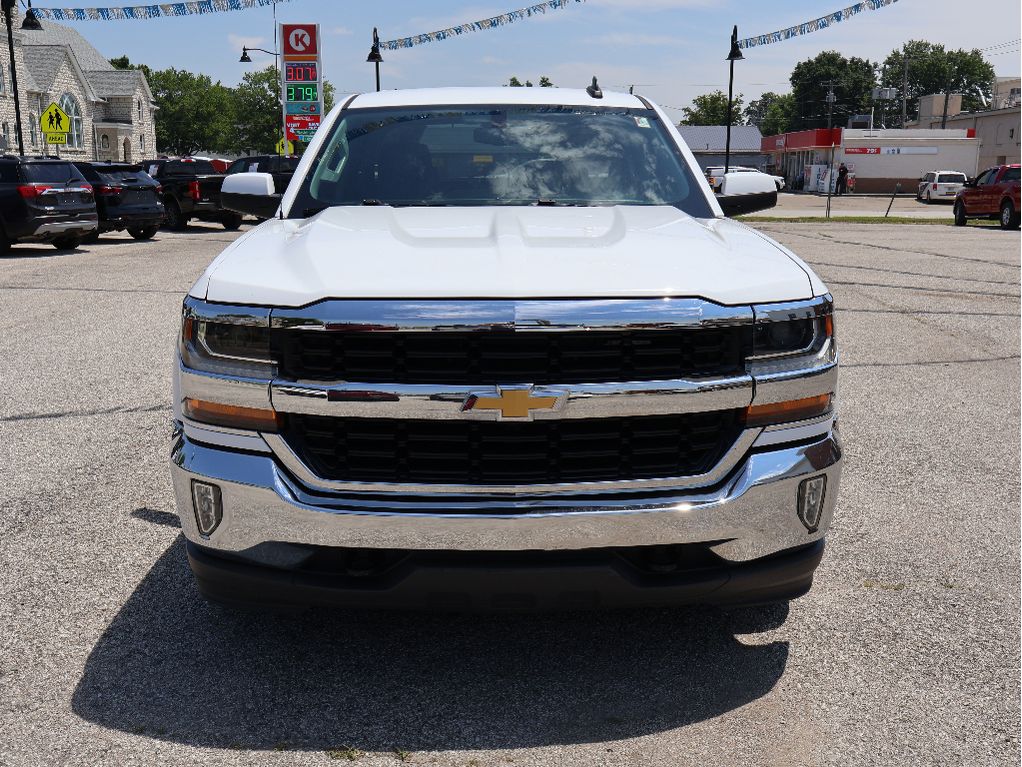 2018 Chevrolet Silverado 1500 LT photo 3