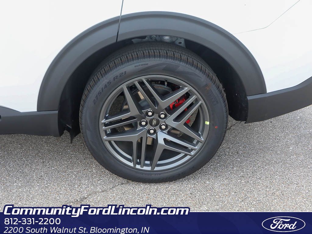 2025 Ford Explorer ST photo 4