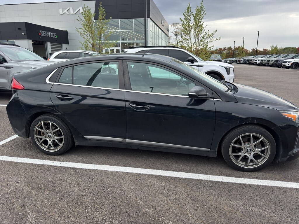 Used 2017 Hyundai IONIQ Hybrid SEL Hatchback