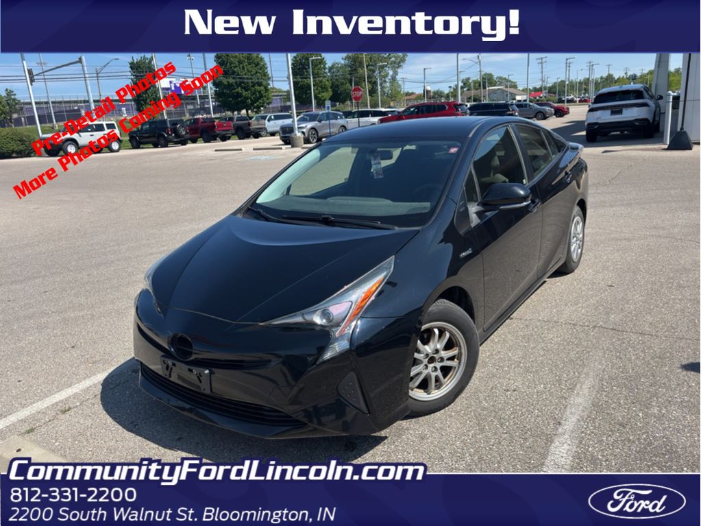 2016 Toyota Prius Two's photo