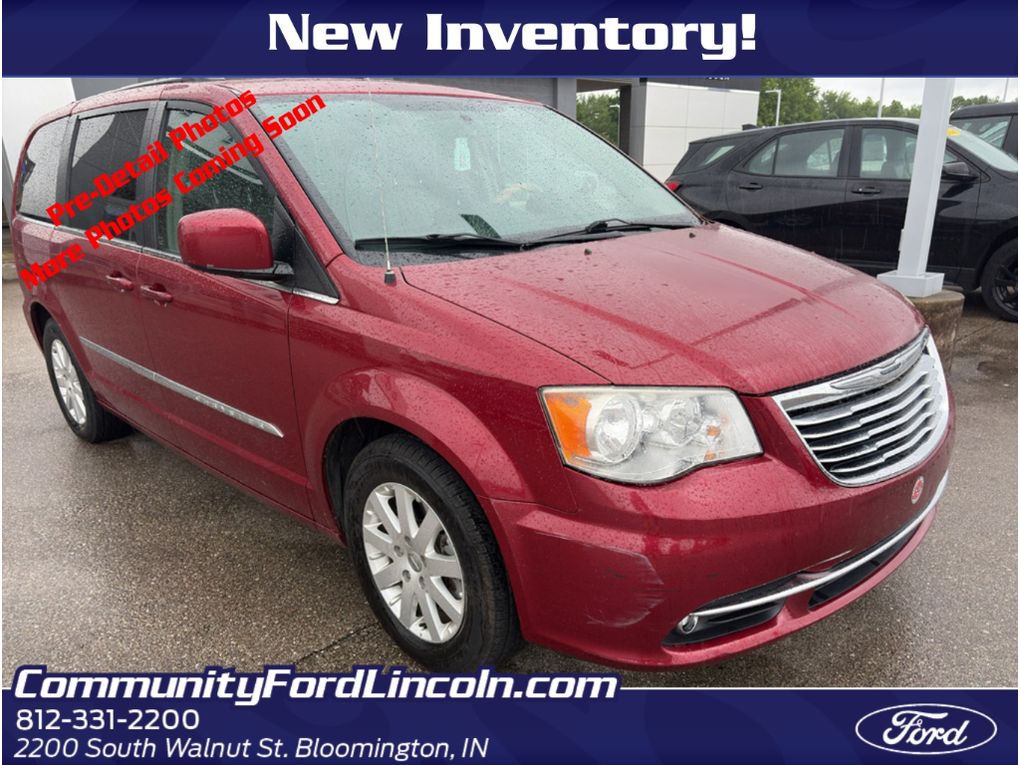 2014 Chrysler Town & Country Touring's photo