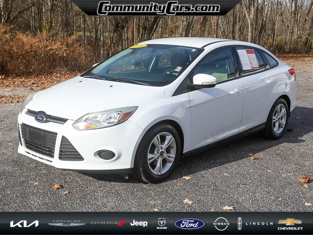 Used 2014 Ford Focus SE with VIN 1FADP3F22EL321282 for sale in Bloomington, IN