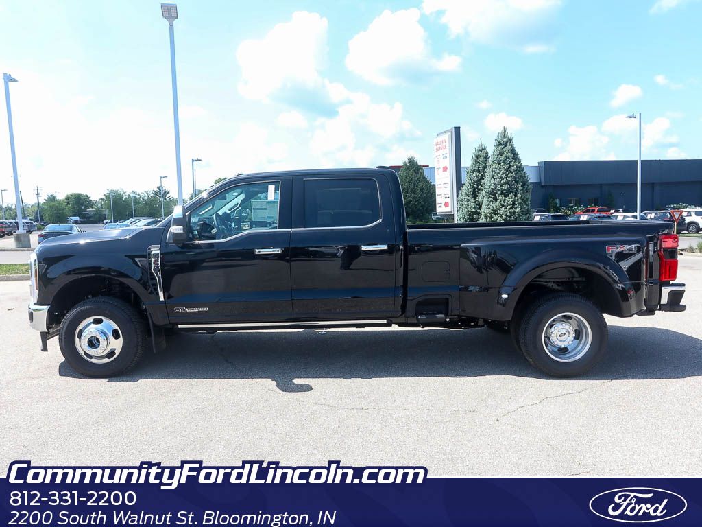 2025 Ford F-150 Lariat photo 3