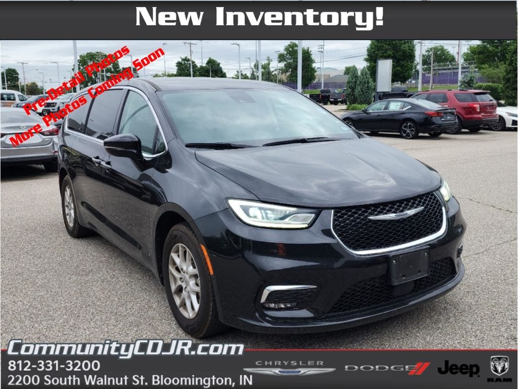 2024 Chrysler Pacifica Touring L's photo