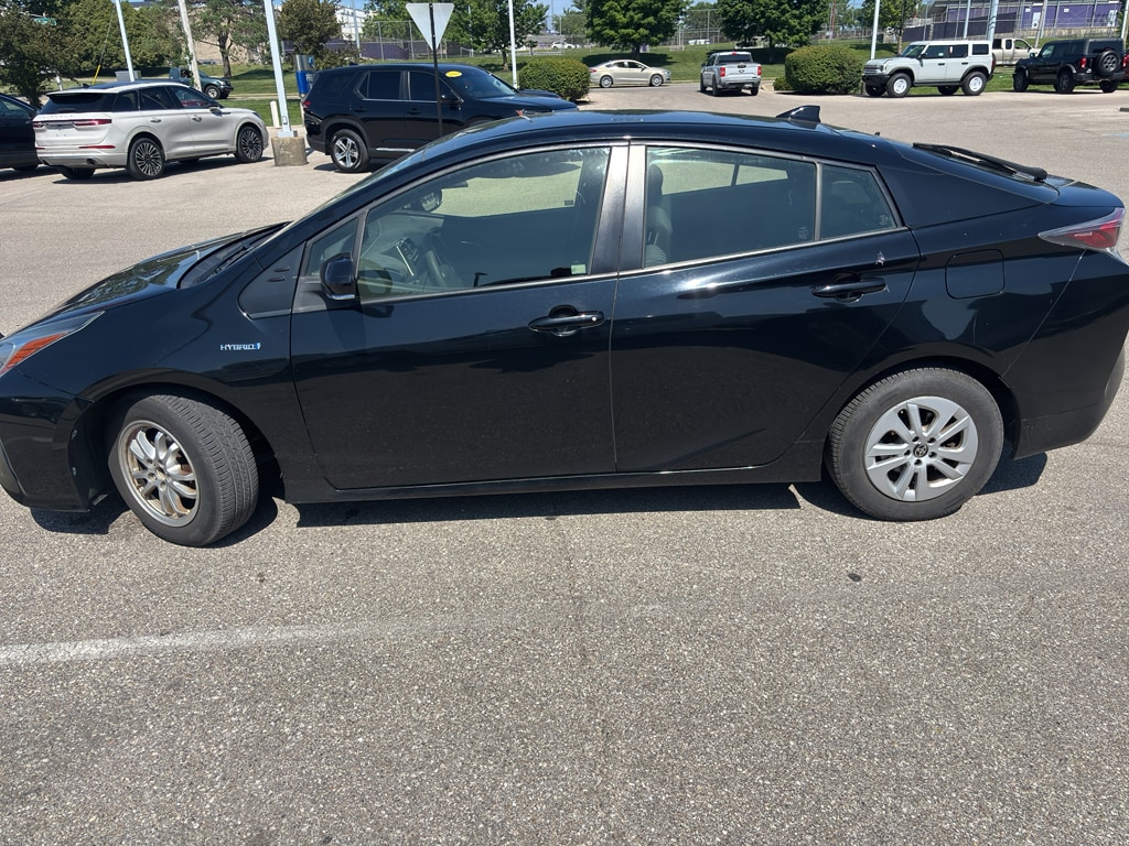 2016 Toyota Prius Two's photo
