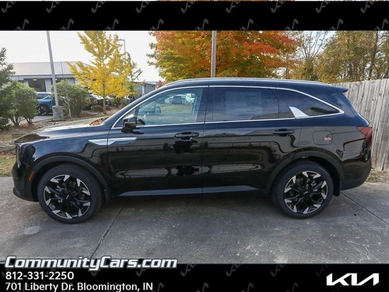2025 Kia Sorento EX photo 2