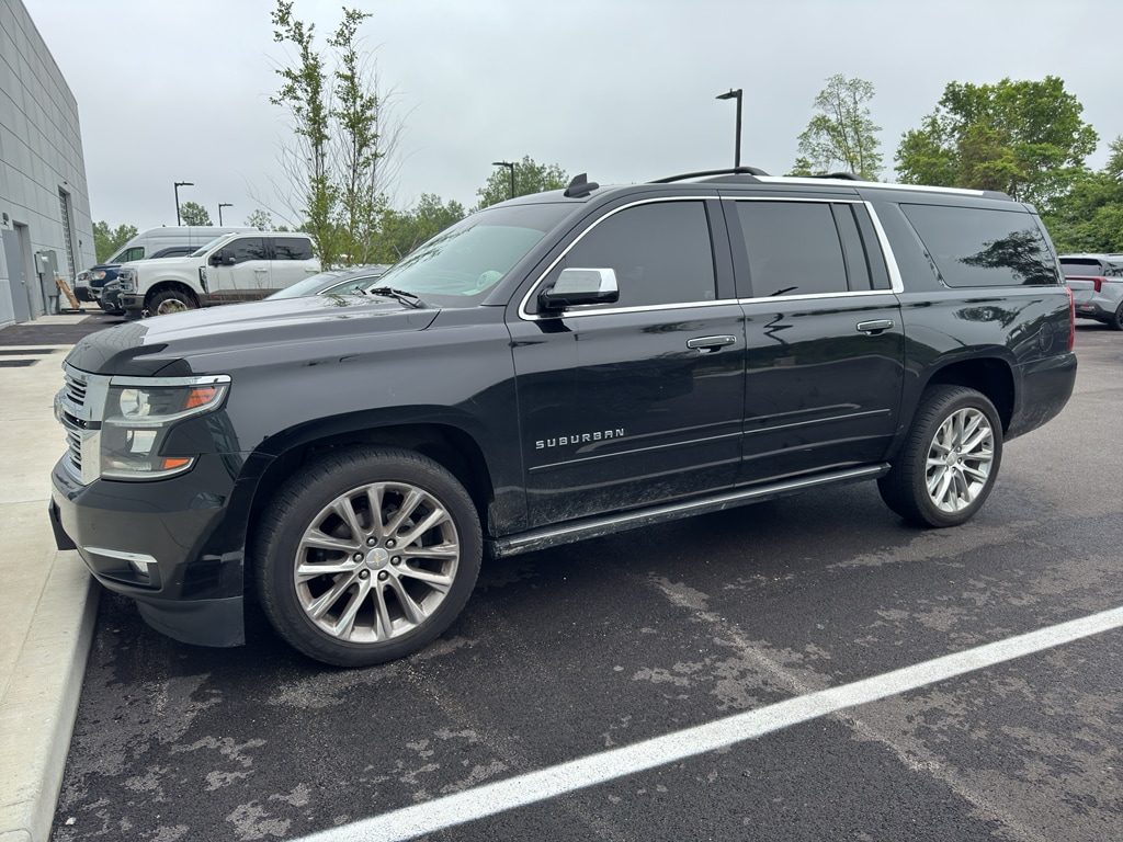 2019 Chevrolet Suburban 4WD 1500 Premier's photo