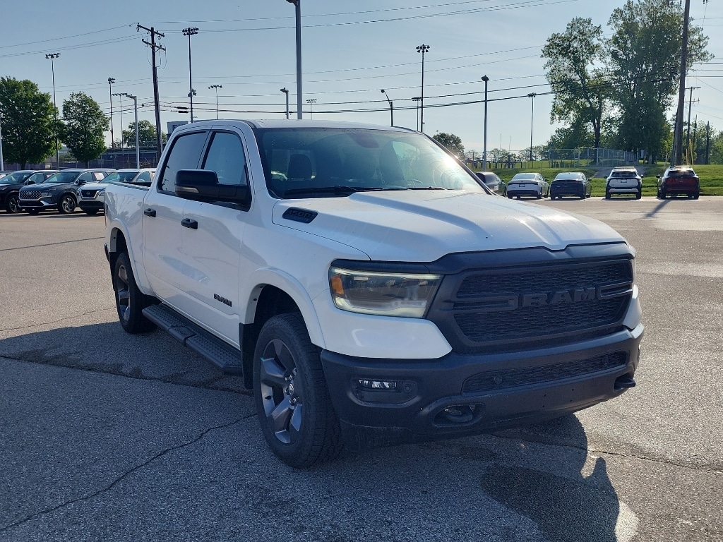 2023 RAM 1500 Big Horn/Lone Star 4x4 Crew Cab 5'7's photo