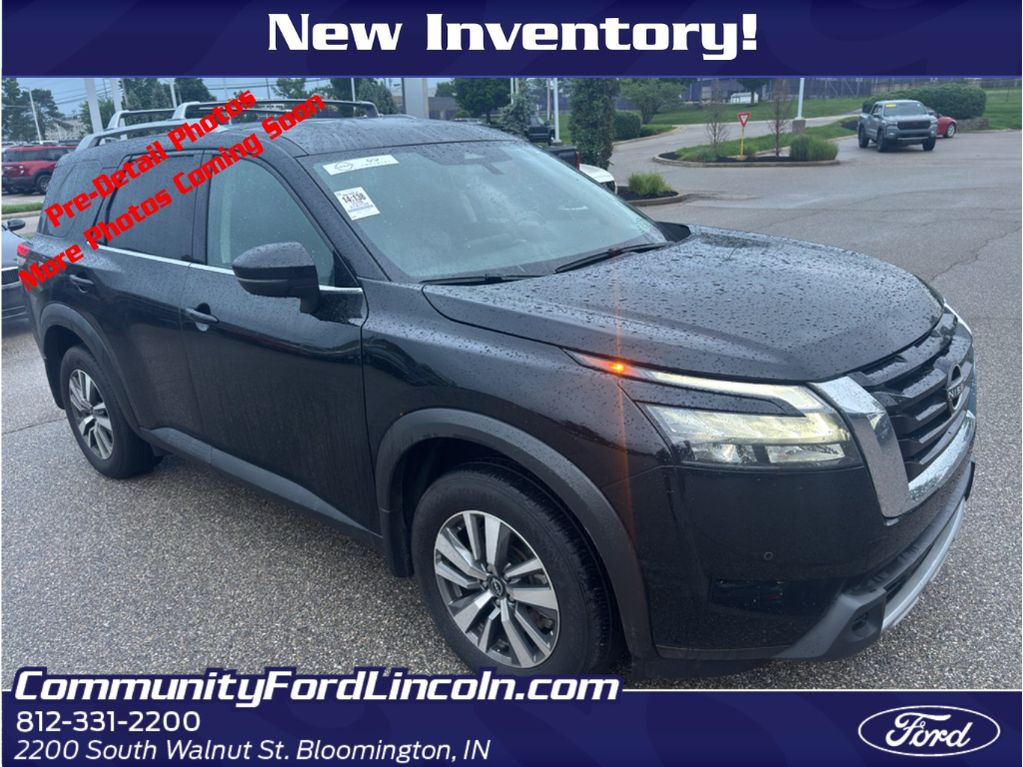 2025 Nissan Pathfinder SL 4WD's photo