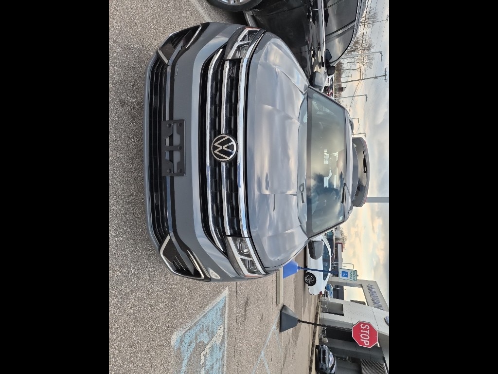 2020 Volkswagen Atlas Cross Sport SEL R-Line's photo