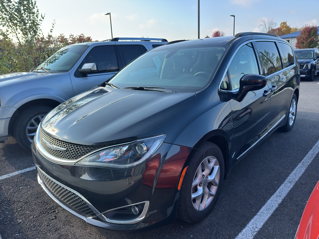 Used 2017 Chrysler Pacifica Touring-L with VIN 2C4RC1BG4HR533579 for sale in Bloomington, IN