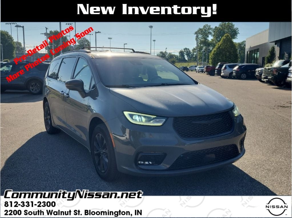 2021 Chrysler Pacifica Touring L's photo