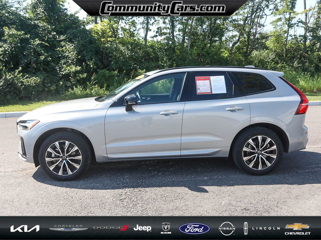 2025 Volvo XC60 B5 Plus photo 3