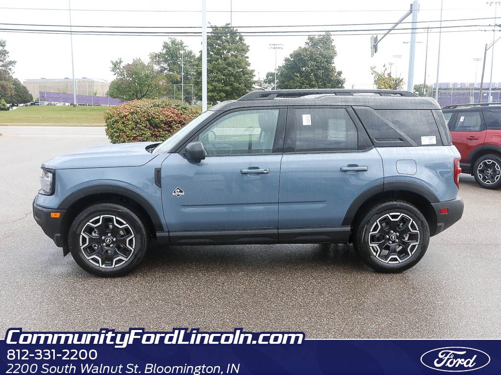 2025 Ford Bronco Sport Outer Banks photo 2