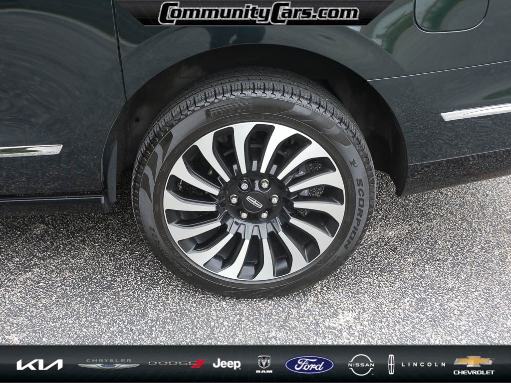 2023 Lincoln Navigator Black Label photo 3