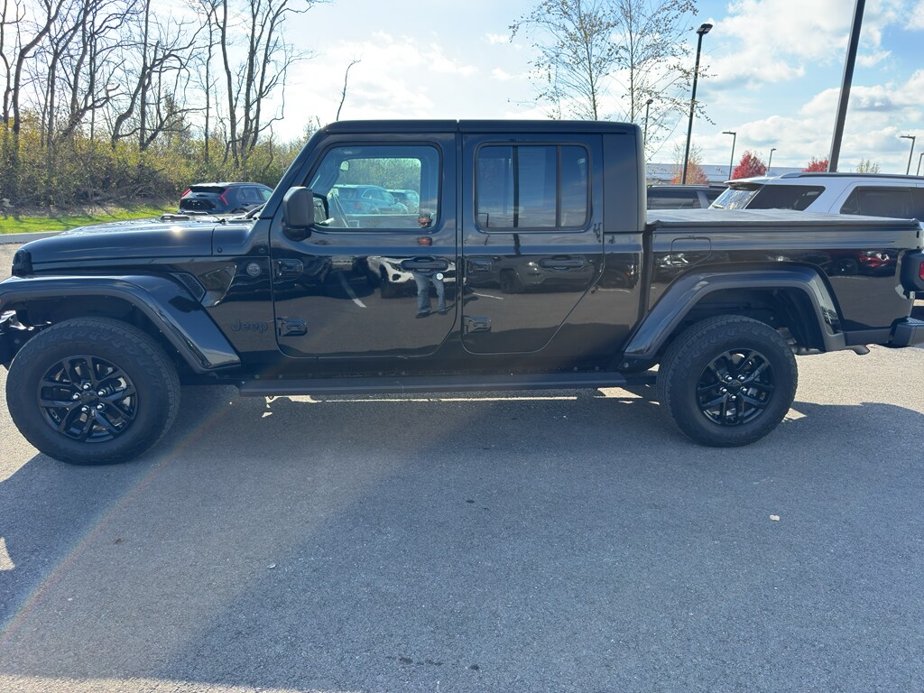2023 Jeep Gladiator Sport S photo 2