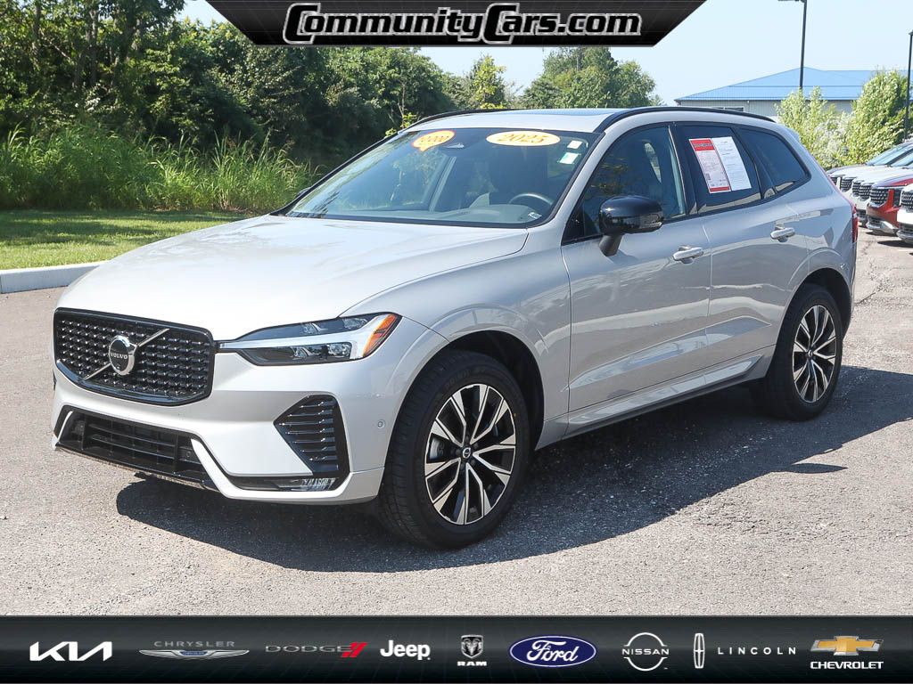 2025 Volvo XC60 B5 Plus photo 2