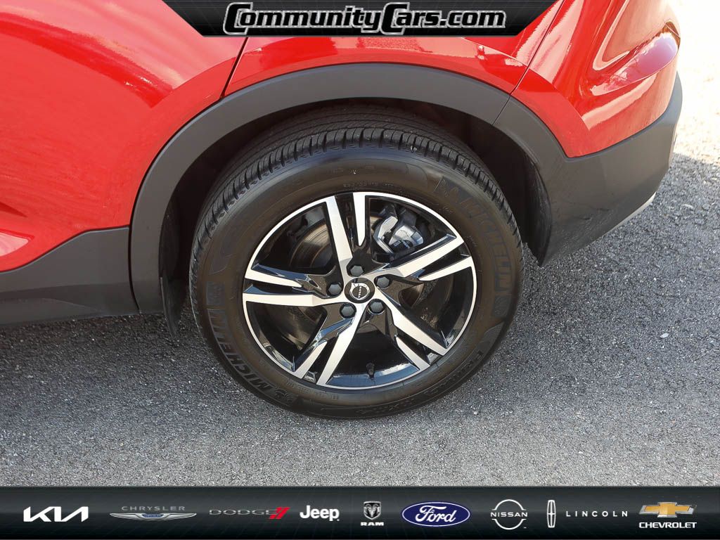 2023 Volvo XC40 Plus photo 3