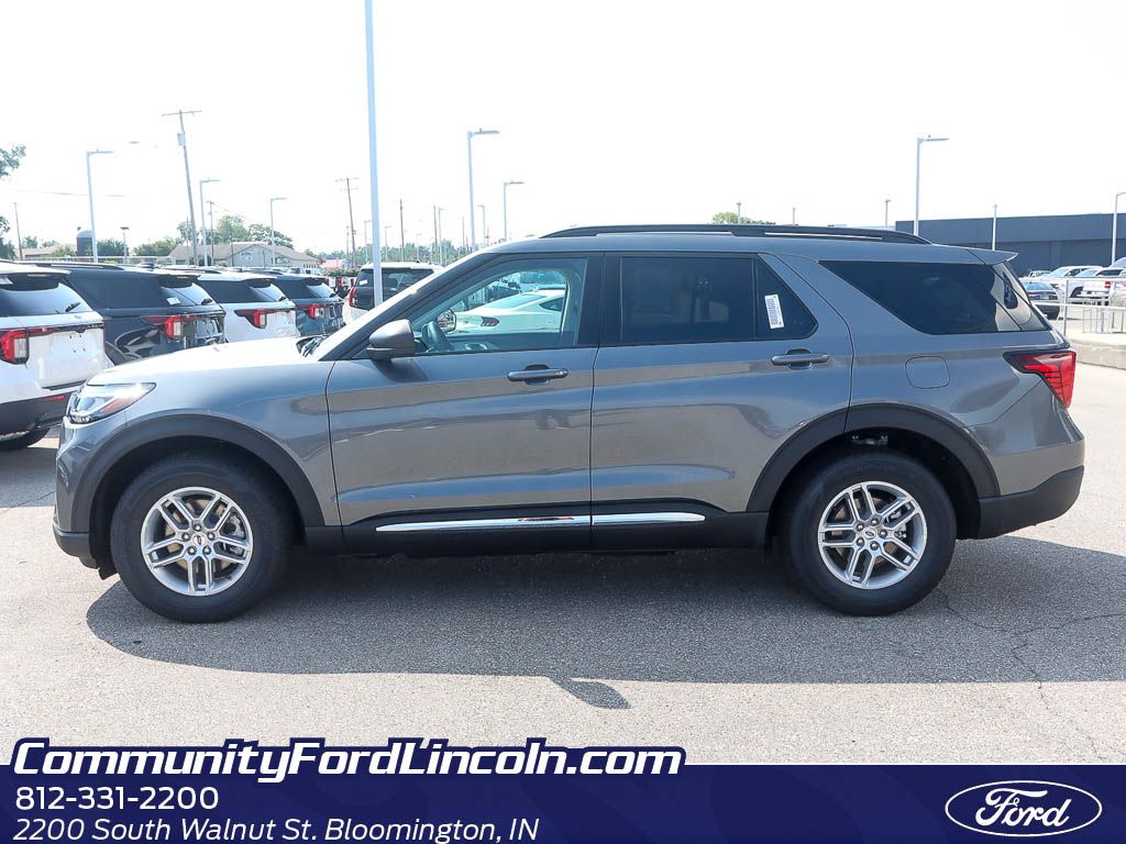 2025 Ford Explorer photo 3