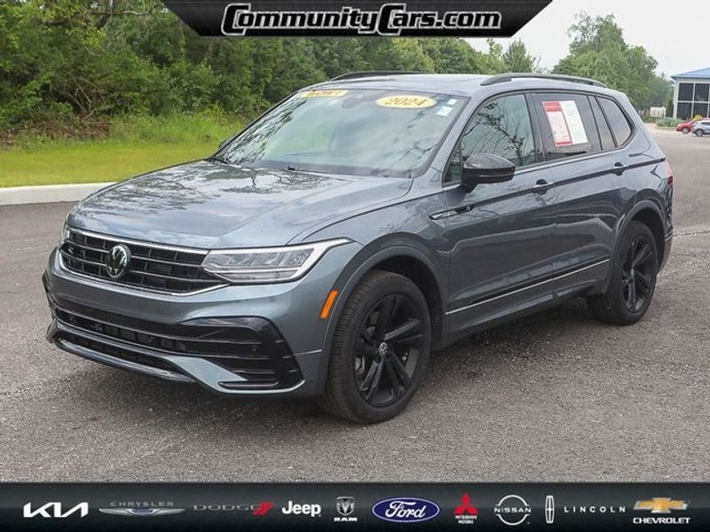 Used 2024 Volkswagen Tiguan SE R-LINE BLACK with VIN 3VVCB7AX1RM145166 for sale in Bloomington, IN