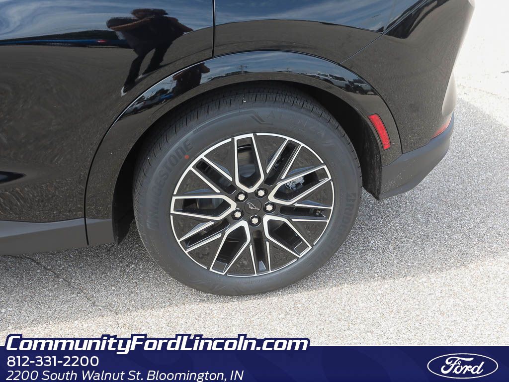 2025 Ford Mustang Mach-E Premium photo 4