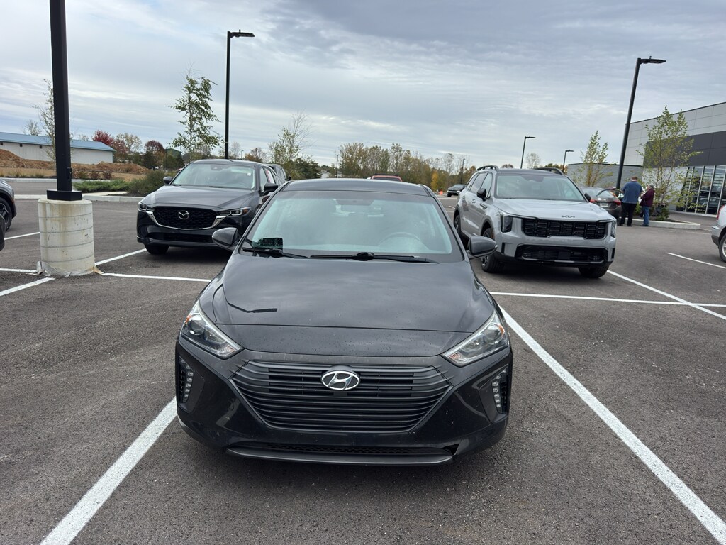 2017 Hyundai Ioniq SEL photo 2