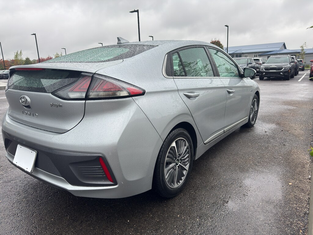 2020 Hyundai Ioniq Plug-In Hybrid SEL photo 3