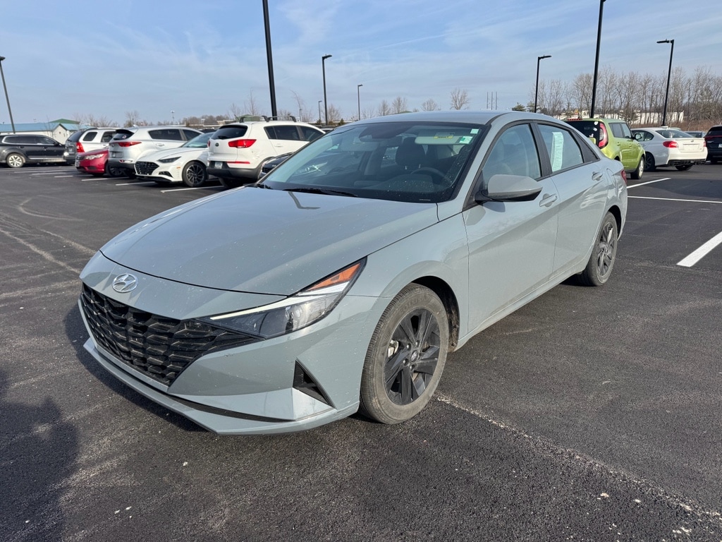 2023 Hyundai Elantra Blue's photo