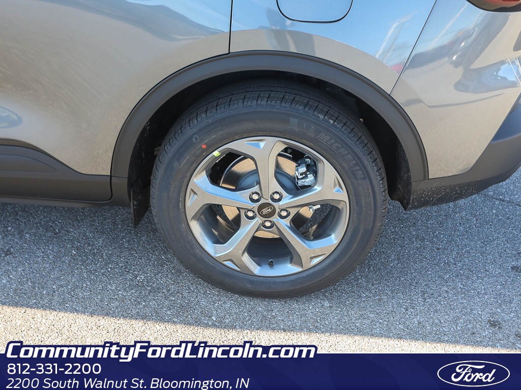 2026 Ford Escape ST-Line photo 2