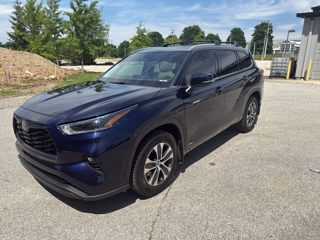 2021 Toyota Highlander XLE Hybrid 4x4's photo