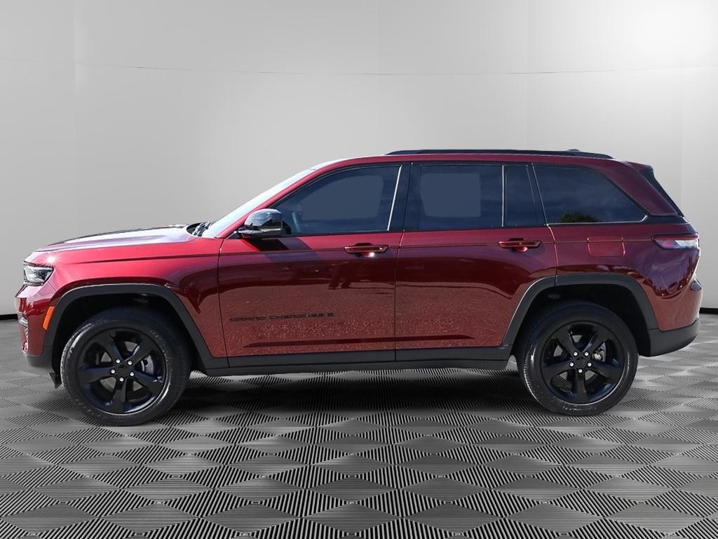 Used 2025 Jeep Grand Cherokee Altitude X Sport Utility