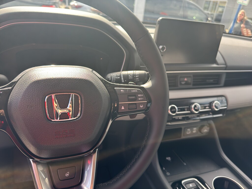 Used 2025 Honda Pilot Elite Wagon