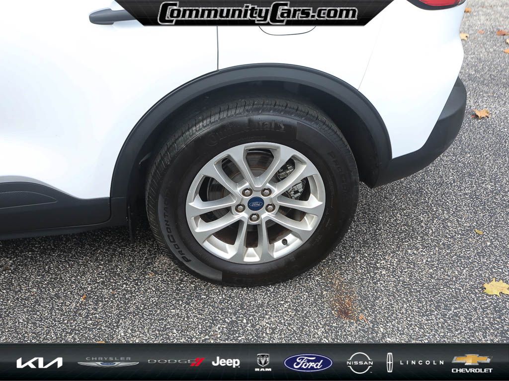 2022 Ford Escape S photo 3