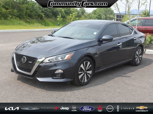 Used 2019 Nissan Altima SL with VIN 1N4BL4EV4KC189674 for sale in Bloomington, IN