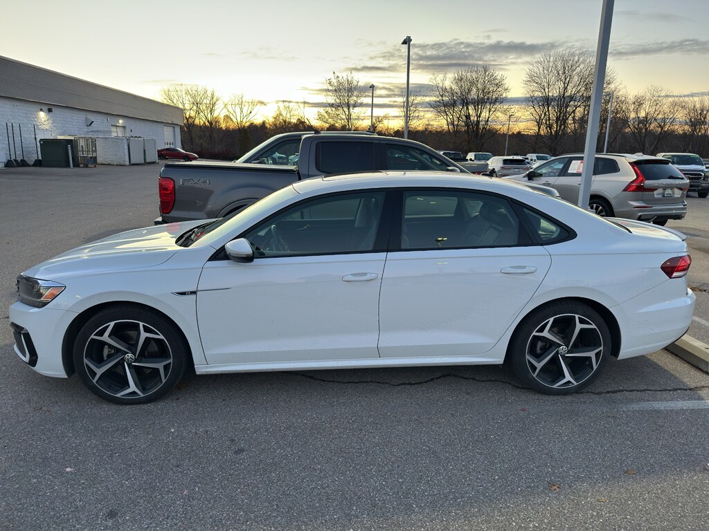 2020 Volkswagen Passat 2.0T R-Line photo 2
