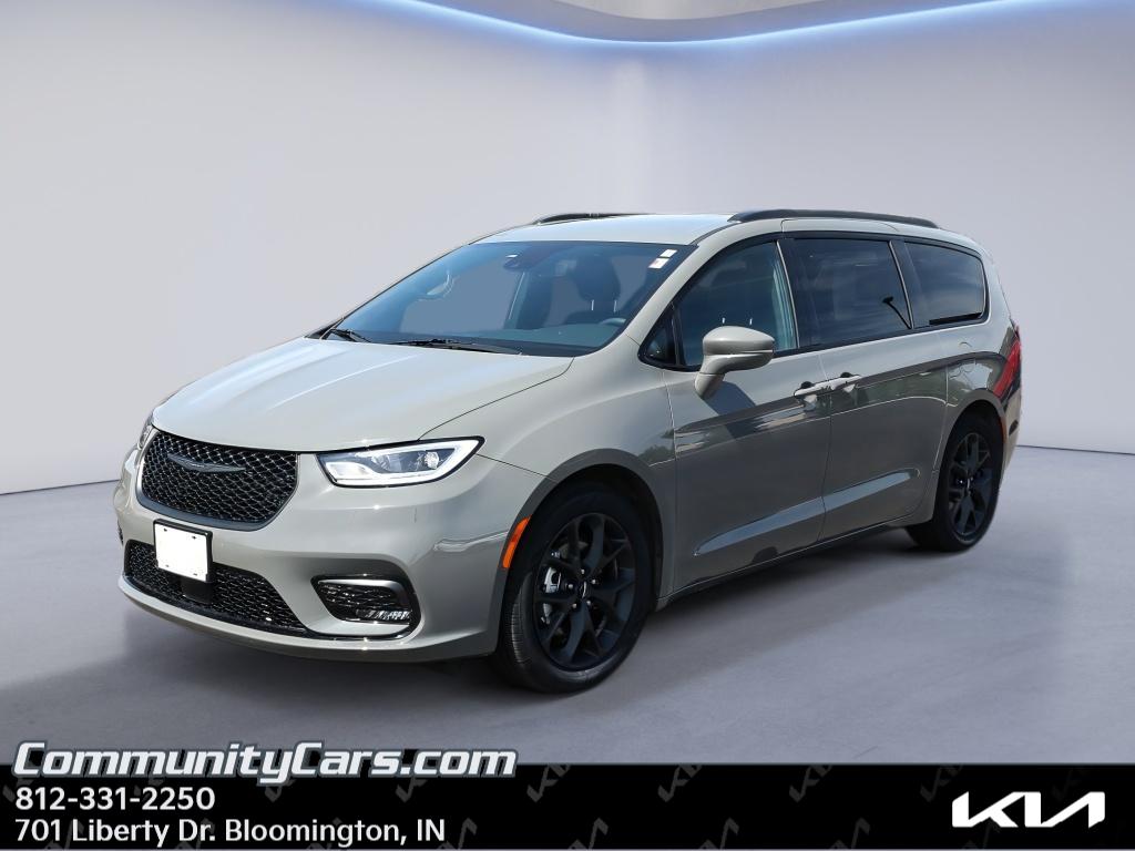 2022 Chrysler Pacifica Touring L's photo
