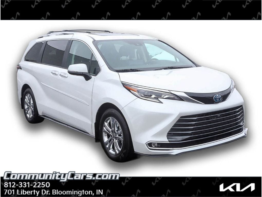 2024 Toyota Sienna Platinum's photo