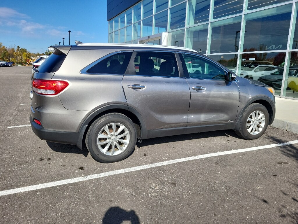 Used 2016 Kia Sorento LX Sport Utility