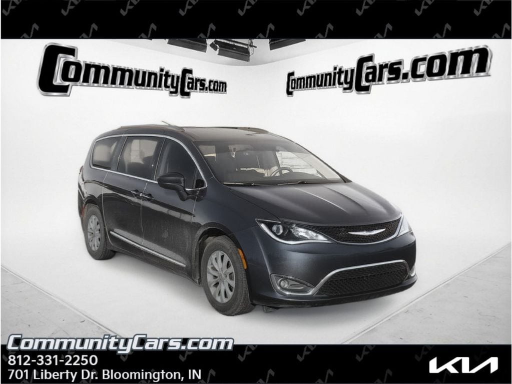 2019 Chrysler Pacifica Touring L's photo