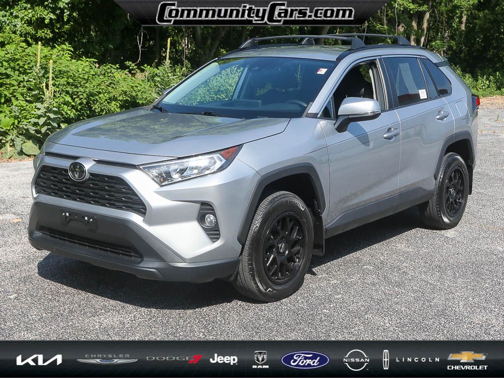 Used 2020 Toyota RAV4 XLE with VIN 2T3P1RFV3LC079054 for sale in Bloomington, IN