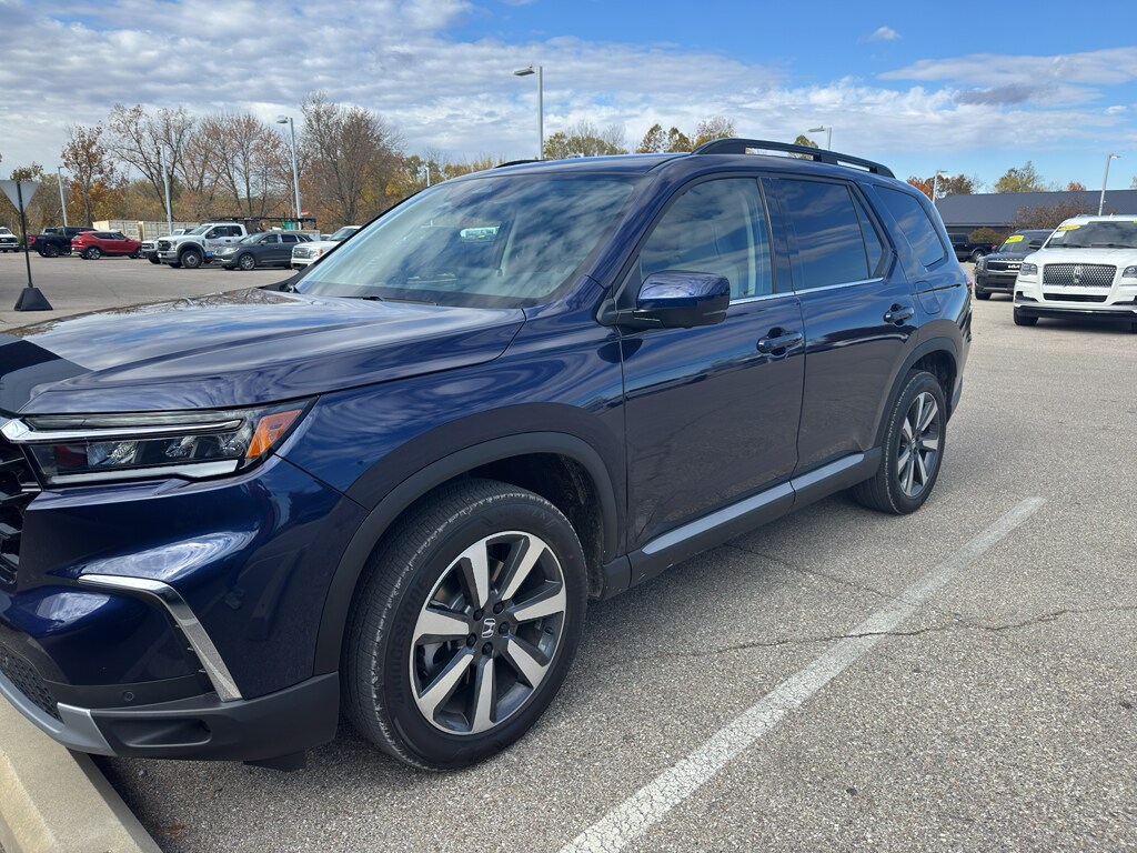 Used 2025 Honda Pilot Elite Wagon