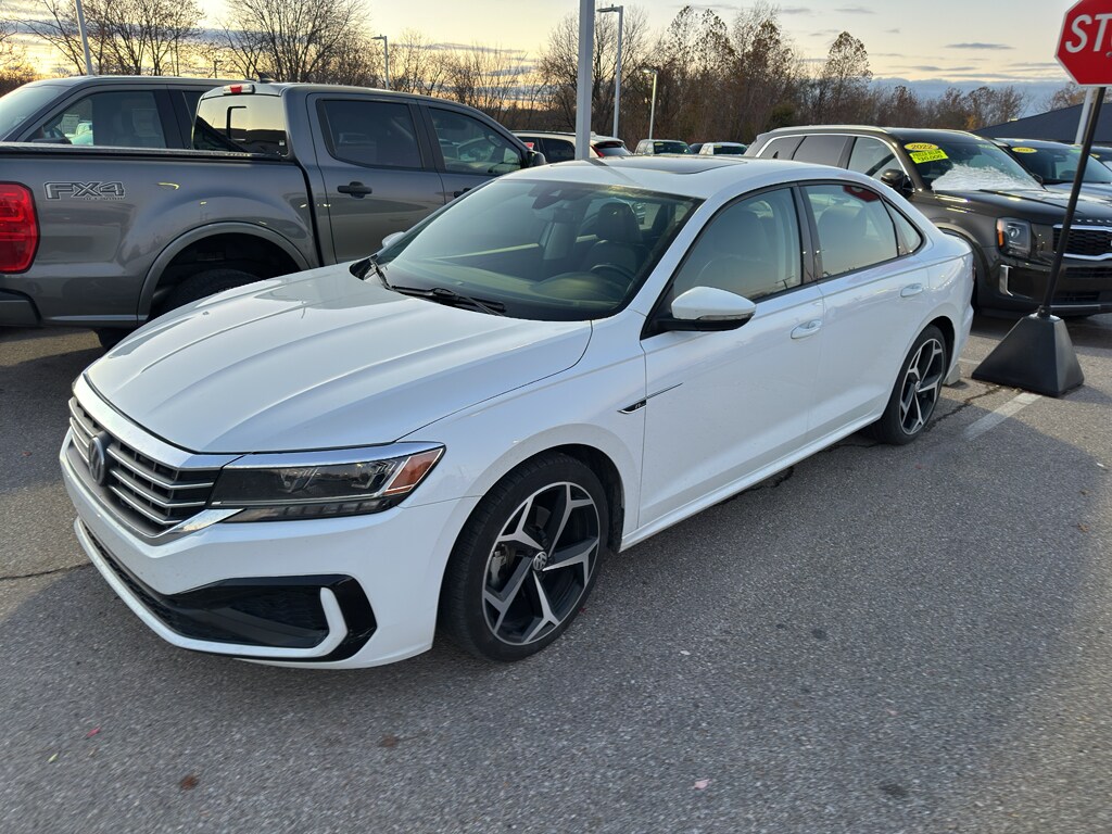 2020 Volkswagen Passat 2.0T R-Line photo 3