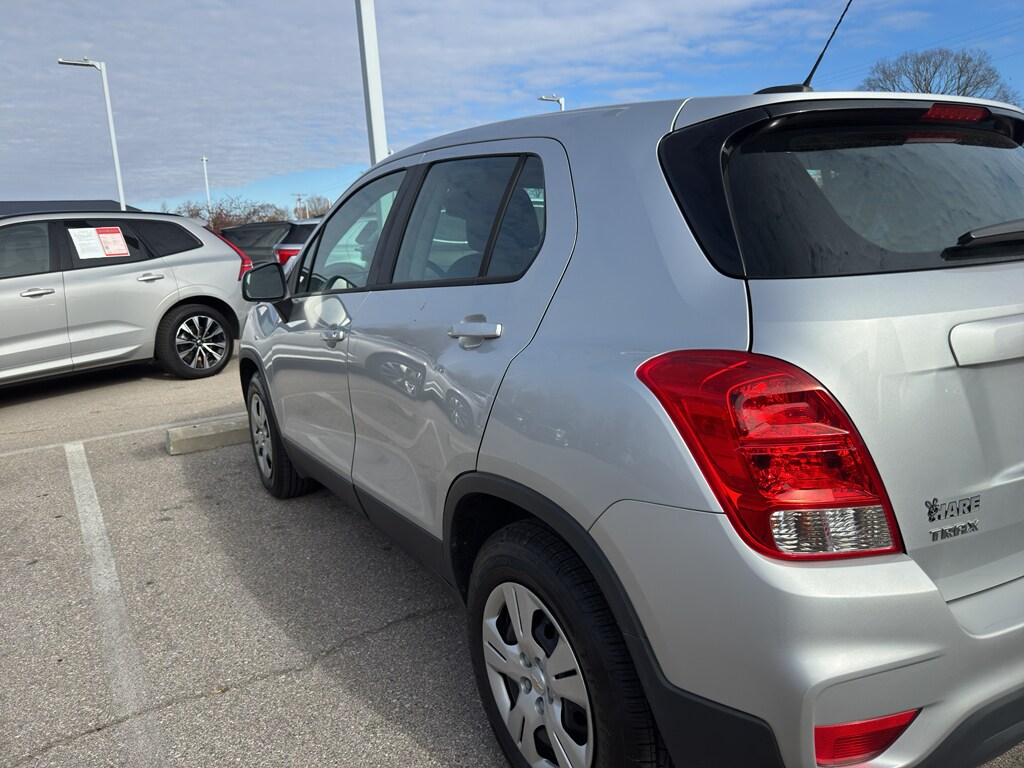 2017 Chevrolet Trax LS photo 4