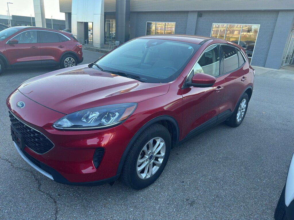 2020 Ford Escape SE Sport photo 3