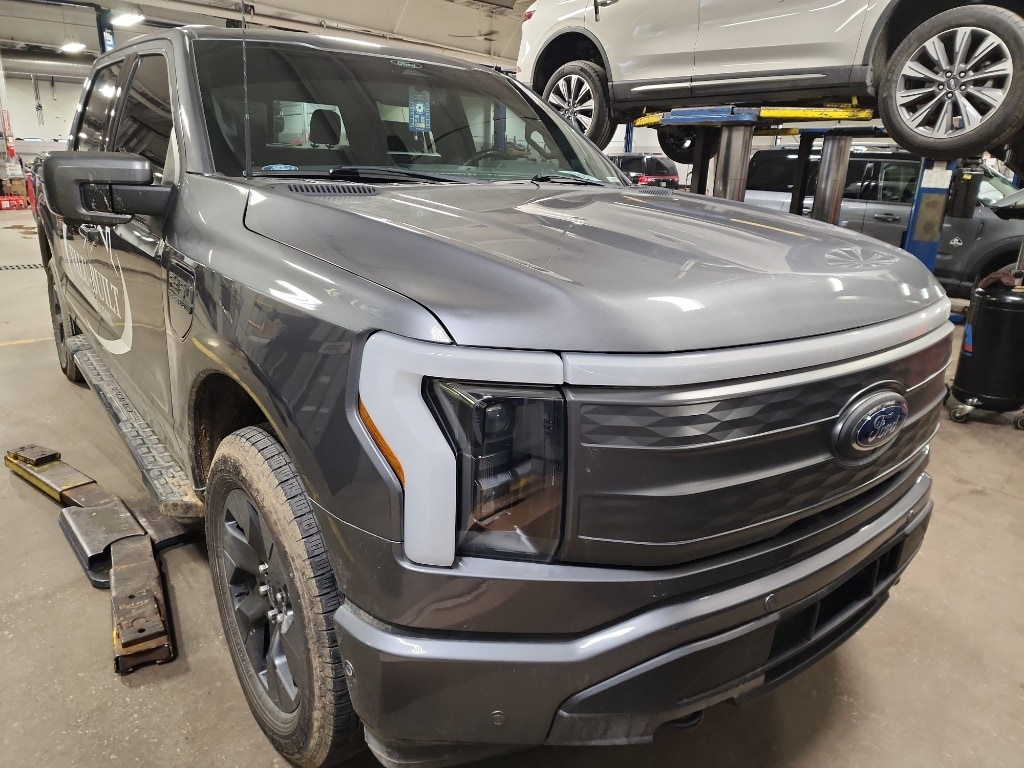 2022 Ford F-150 Lightning Lariat's photo