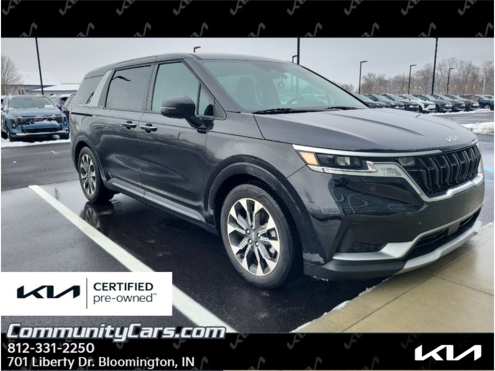 2024 Kia Carnival EX's photo