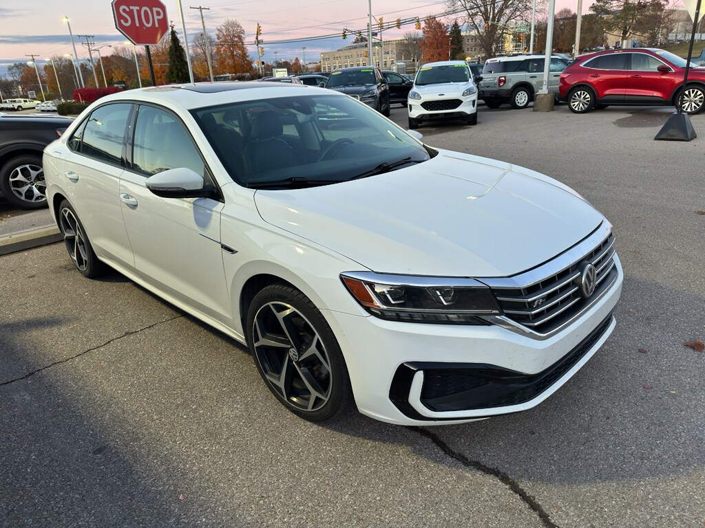 2020 Volkswagen Passat 2.0T R-Line photo 4