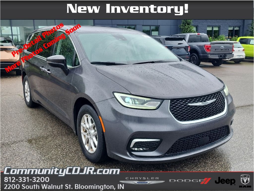 2023 Chrysler Pacifica Touring L's photo